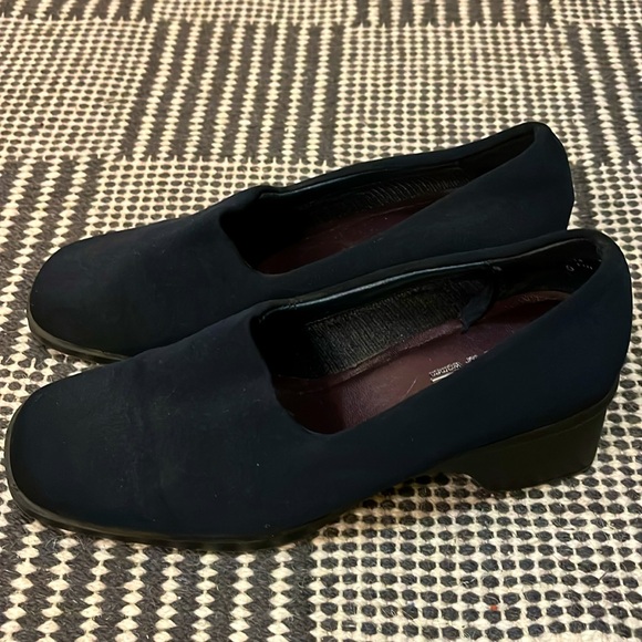 Vintage navy loafers, size 5 - Picture 2 of 5